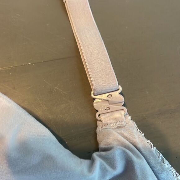 Victoria’s Secret Body by Victoria lace bra gray silver taupe color SZ 34DDD - Picture 12 of 12